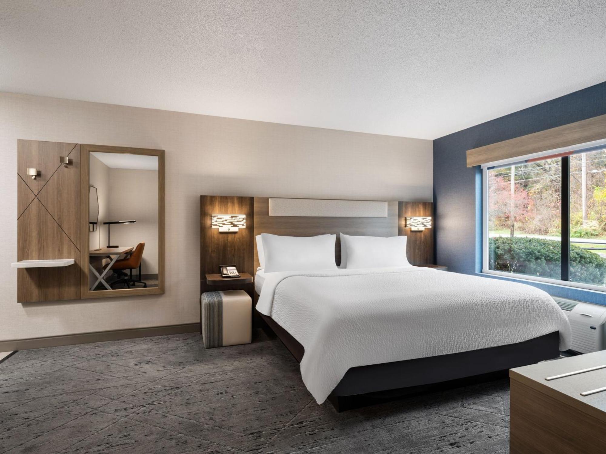 Holiday Inn Express Meadville Exterior photo