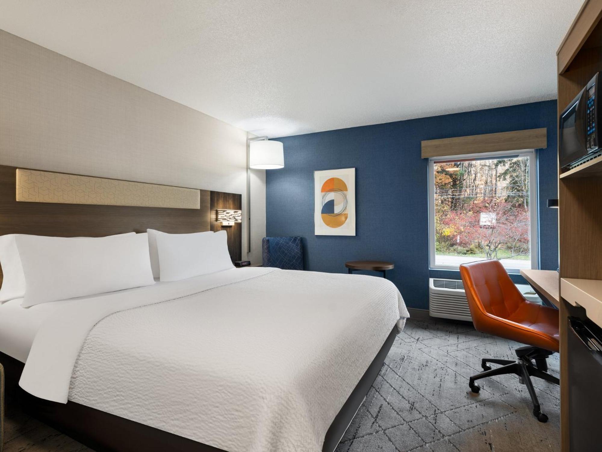 Holiday Inn Express Meadville Exterior photo