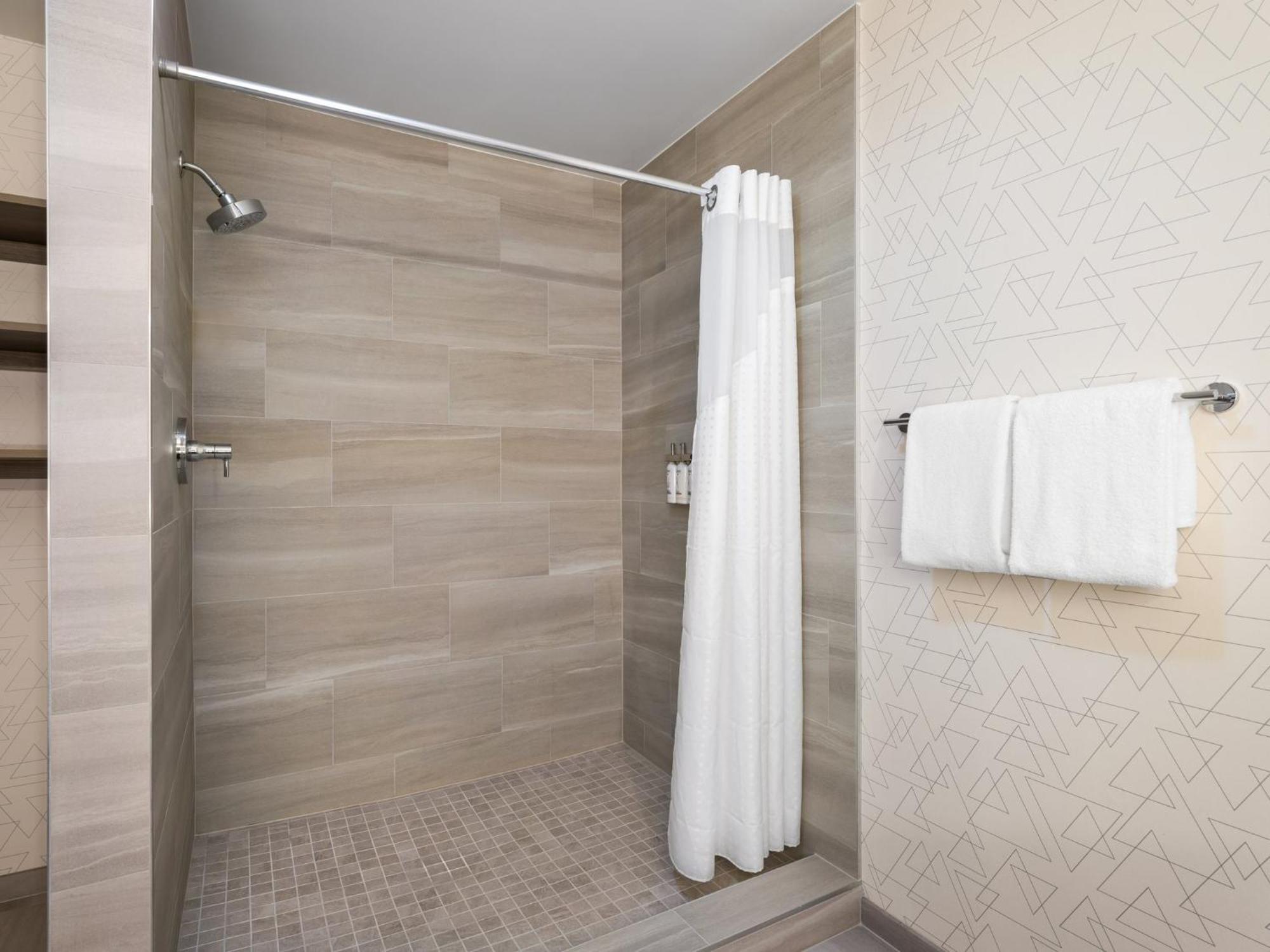 Holiday Inn Express Meadville Exterior photo