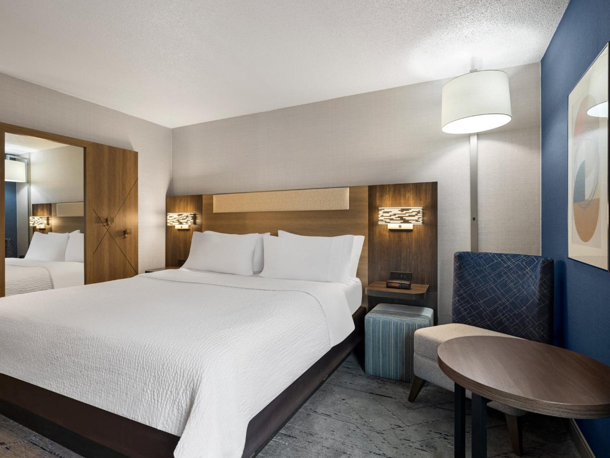Holiday Inn Express Meadville Exterior photo