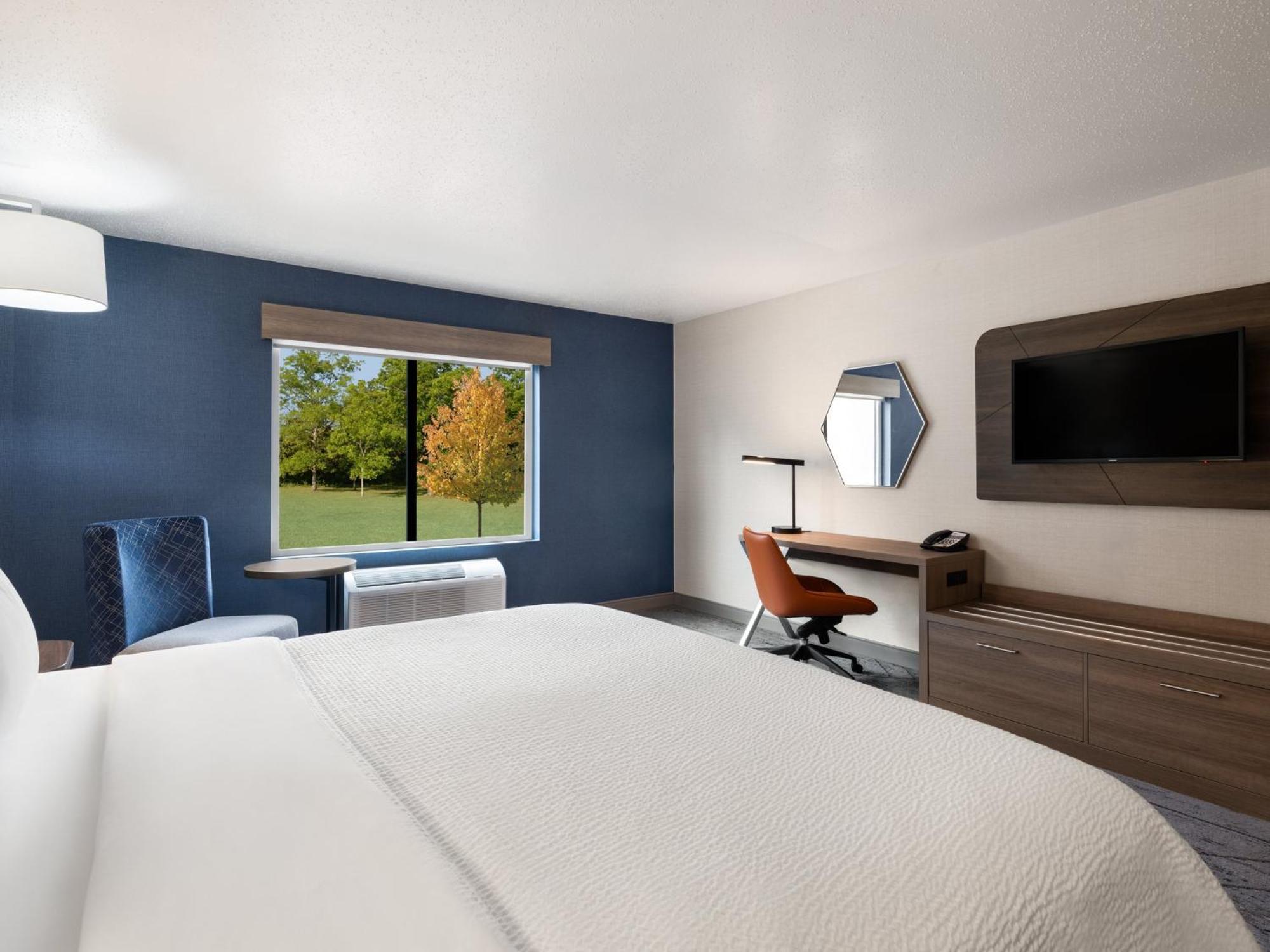 Holiday Inn Express Meadville Exterior photo