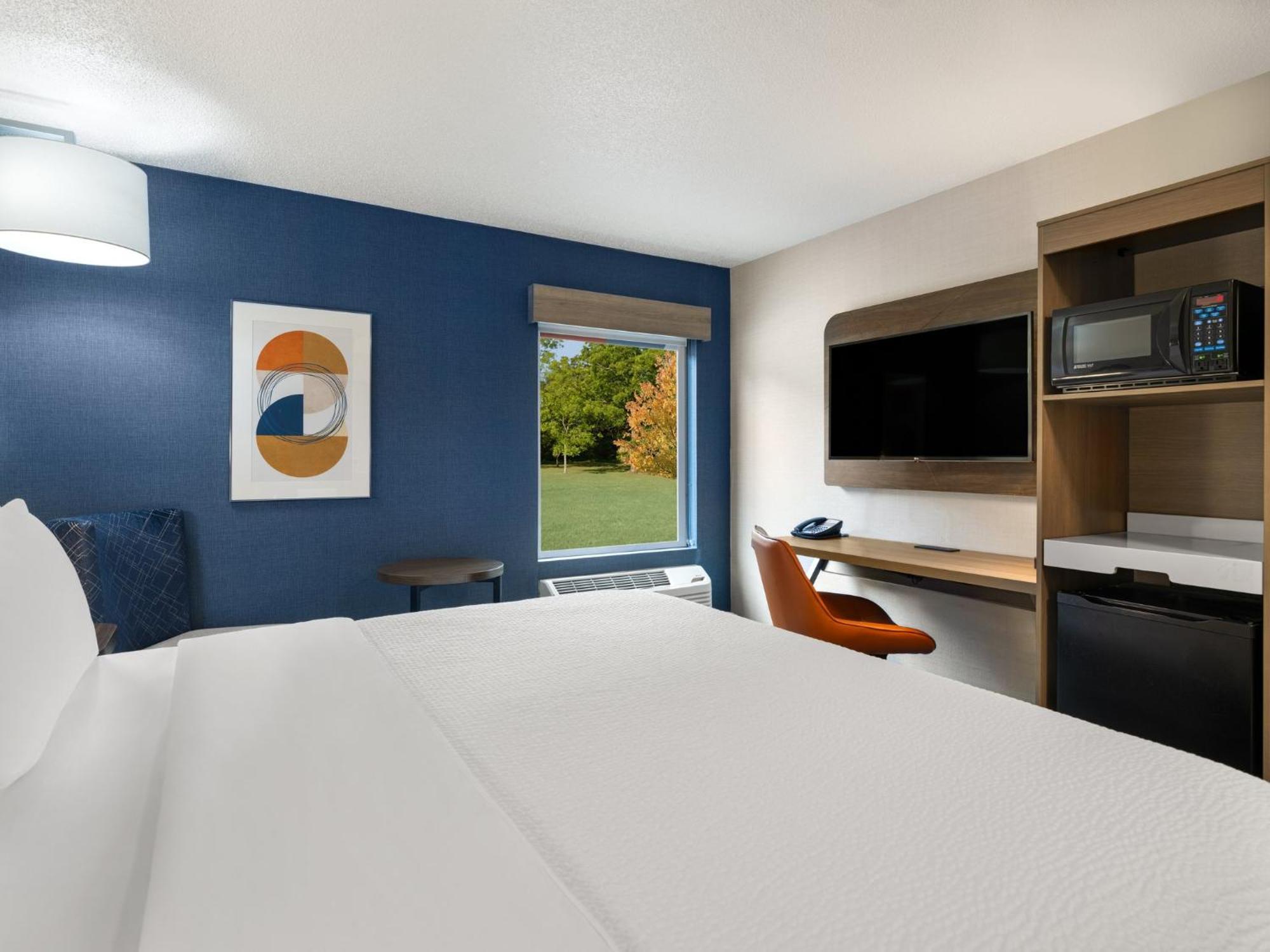 Holiday Inn Express Meadville Exterior photo