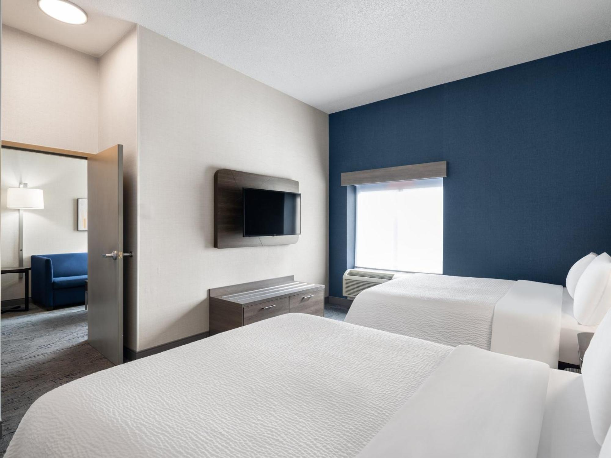 Holiday Inn Express Meadville Exterior photo