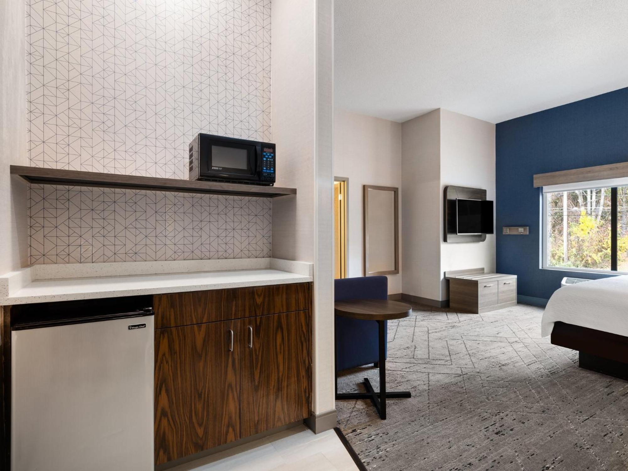 Holiday Inn Express Meadville Exterior photo