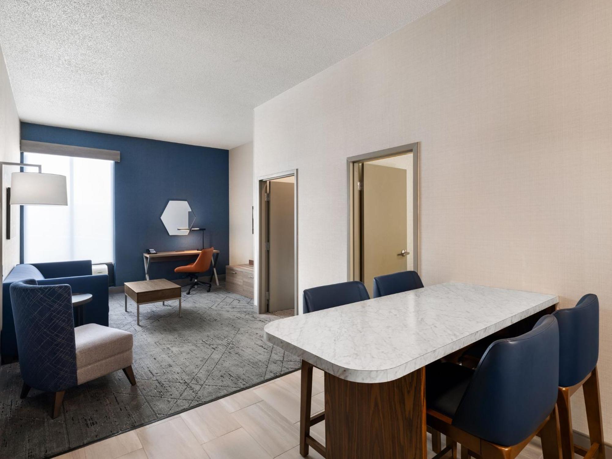 Holiday Inn Express Meadville Exterior photo