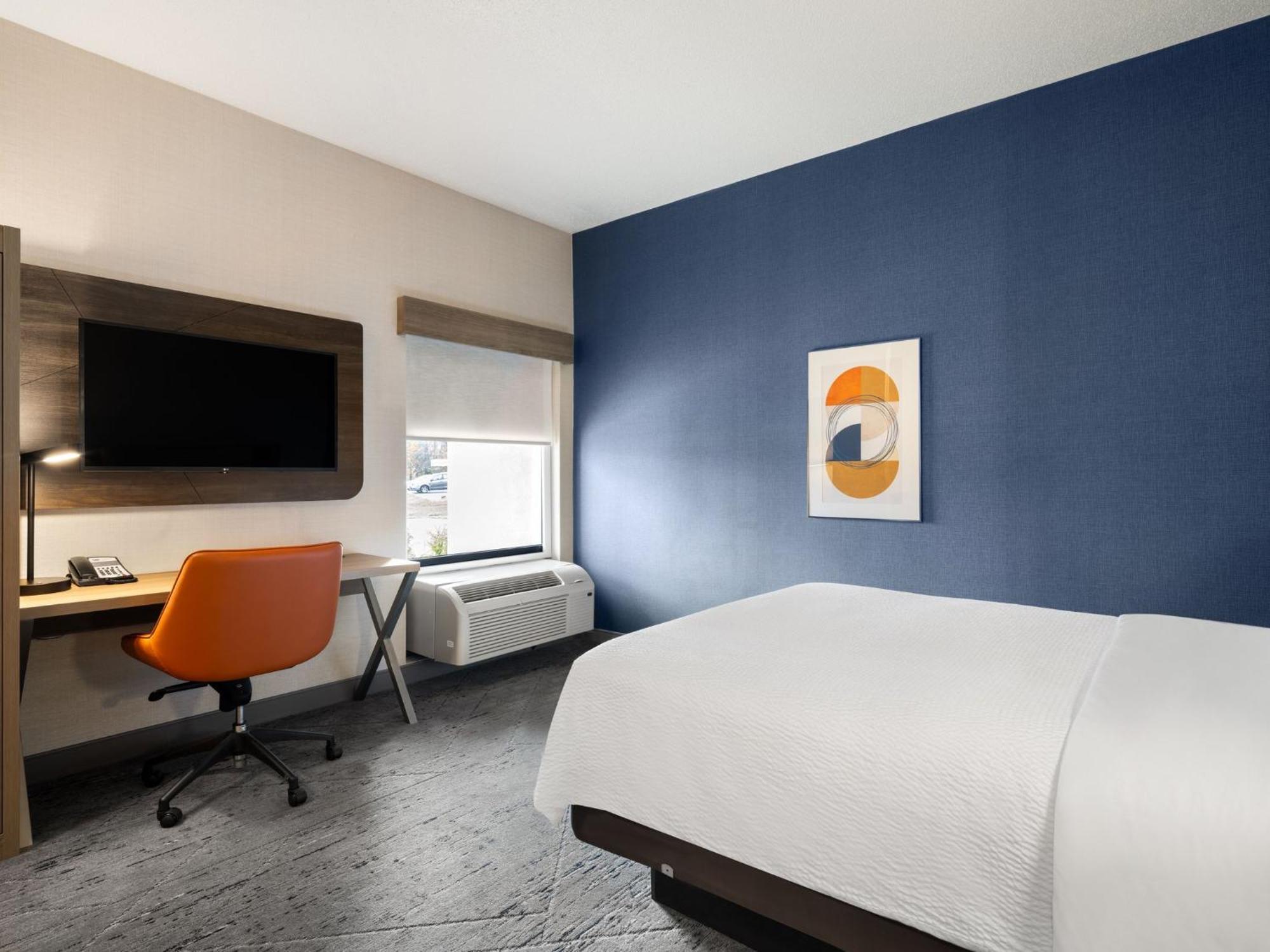 Holiday Inn Express Meadville Exterior photo
